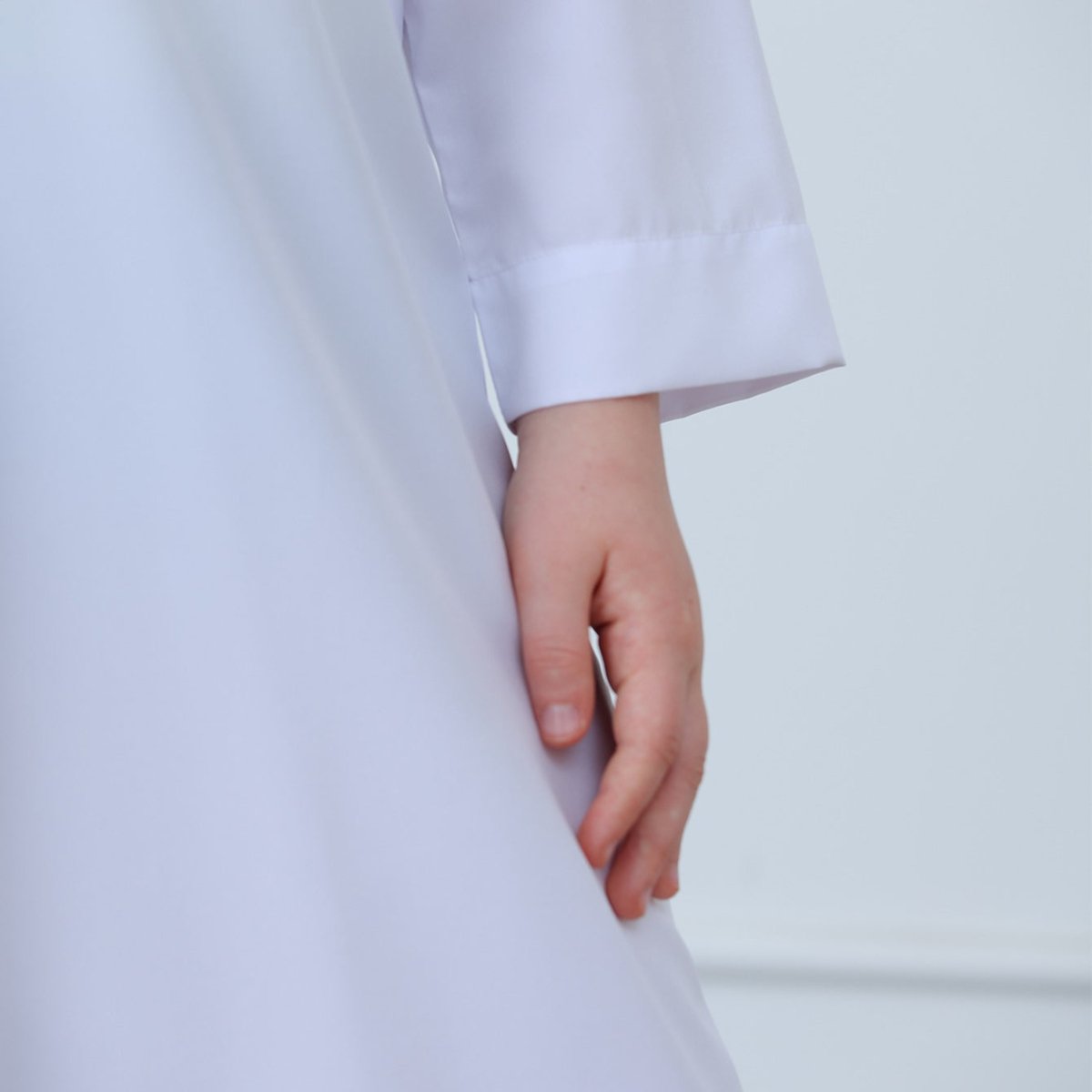 Thobe classique blanc pour garçons à col droit (MKB027)