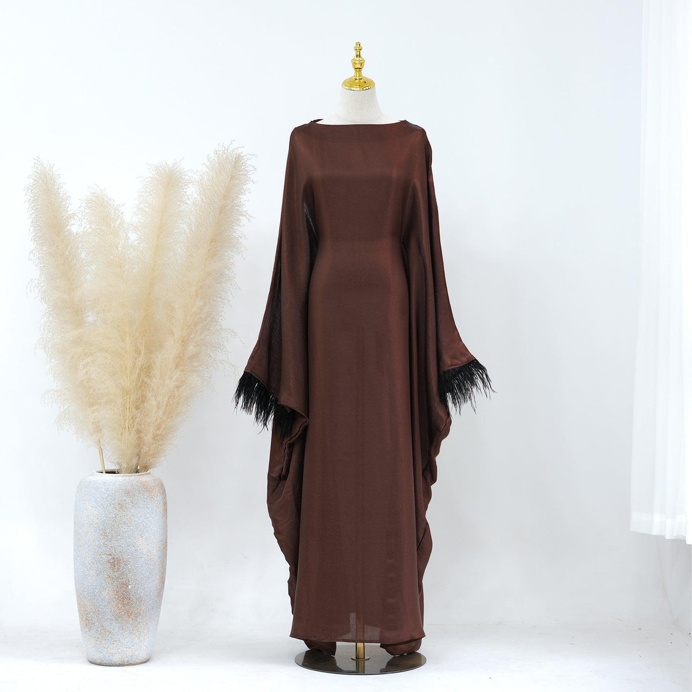 Abaya à Manches en Plumes pour Soirée (MA052)