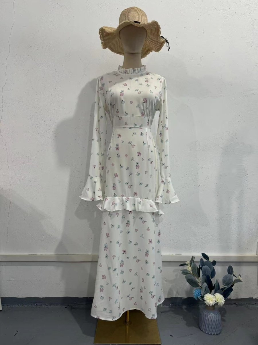 Robe Abaya Maxi Élégante à Manches Cloche et Volants Fleuris Blancs avec Ourlet Cascade (MA226)