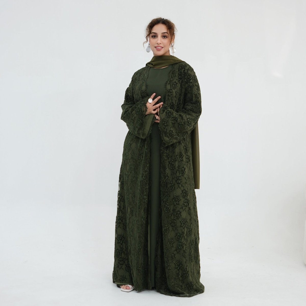 Abaya ouverte en dentelle florale avec doublure (MOA329)