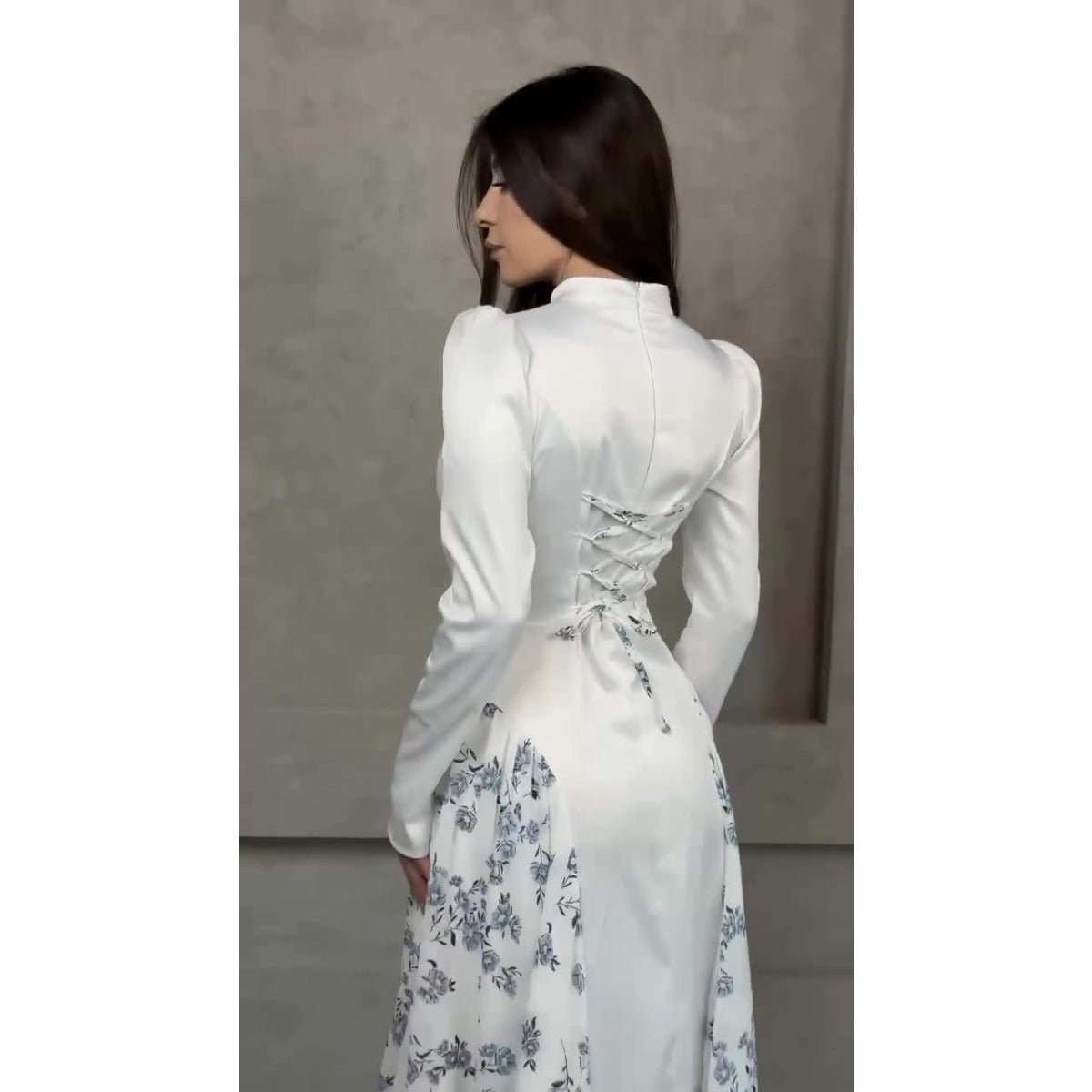 Robe Maxi Noire Tempérament Printanier et Robe Élégante à Col Montant Manches Longues avec Détail Floral (MA220)