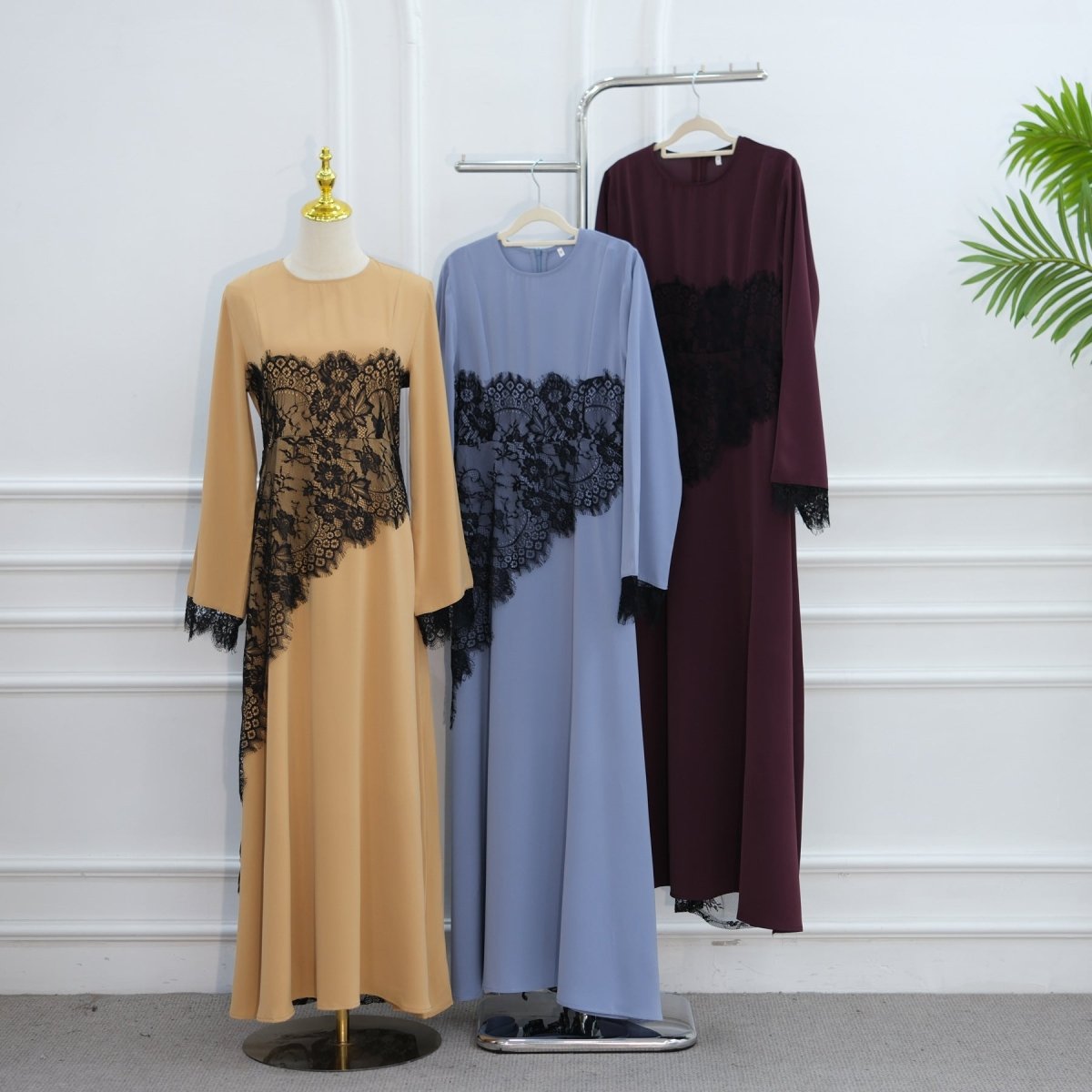 Robe Maxi avec Empiècement en Dentelle Contrastée à la Taille (MS409)