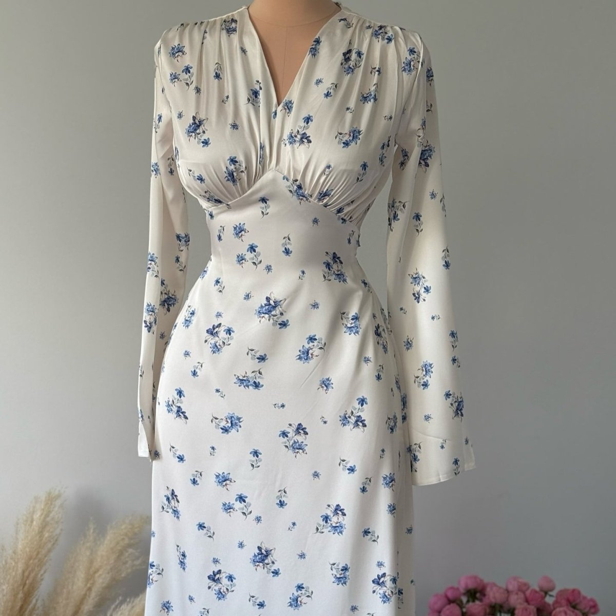 Robe longue en satin imprimé floral avec col en V (MS378)