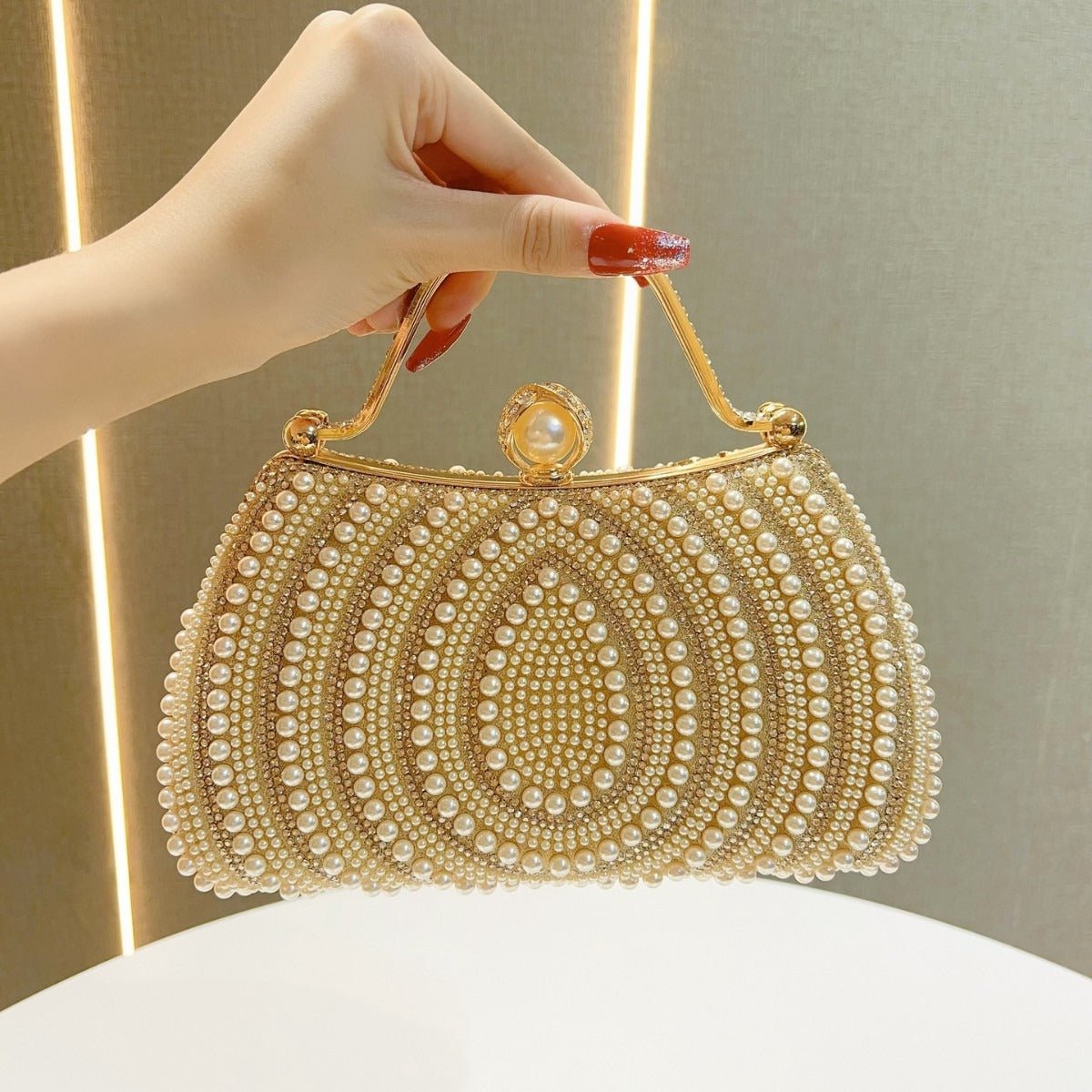 Sac de soirée orné de perles et de strass, monture dorée, avec bandoulière chaîne (MAC249)