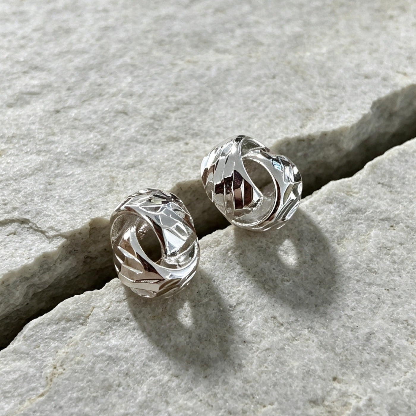 Boucles d'oreilles Textured Double Layer C-Hoop (MAC461)