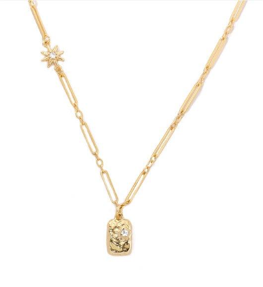 Collier pendentif carré plaqué laiton doré à l'or fin 18K, style luxe discret, orné de zircons (MAC073)