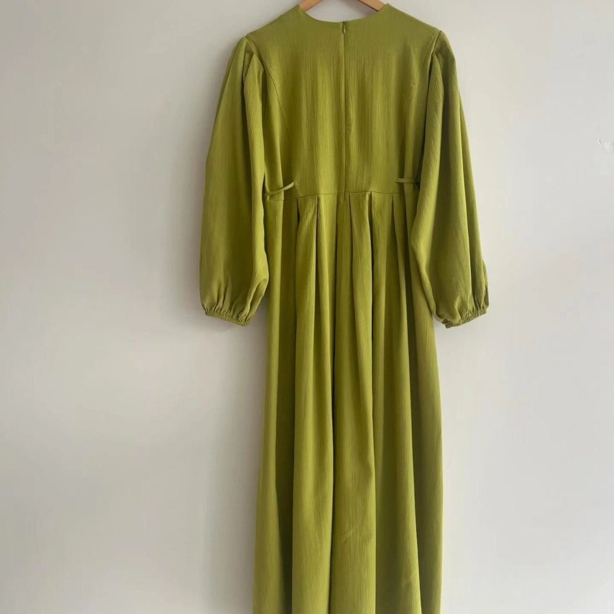 Abaya à manches bouffantes et taille nouée | Robe maxi plissée avec fermeture éclair au dos (MA364)