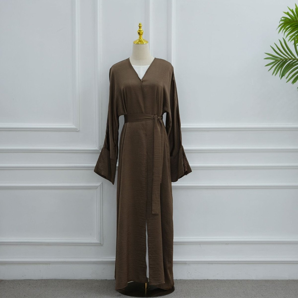 Abaya Ouverte Froissée avec Poignet en Dentelle (MOA328)