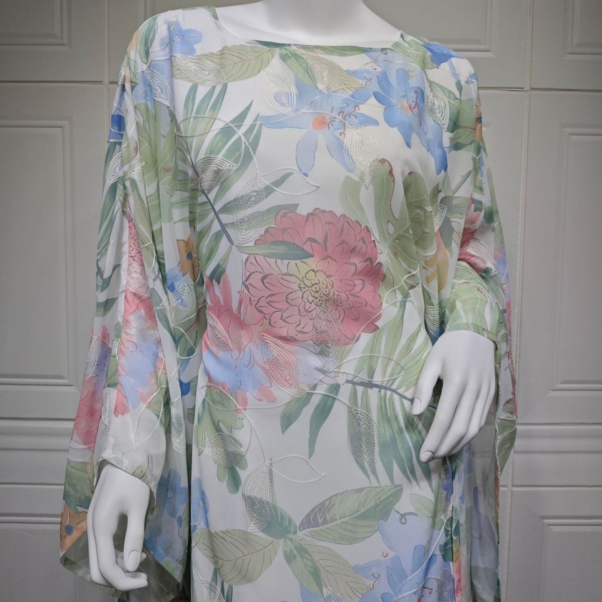 Abaya Kaftan Fleurs Aquarelle | Abaya à Enfiler Manches Chauve-Souris (MA371)