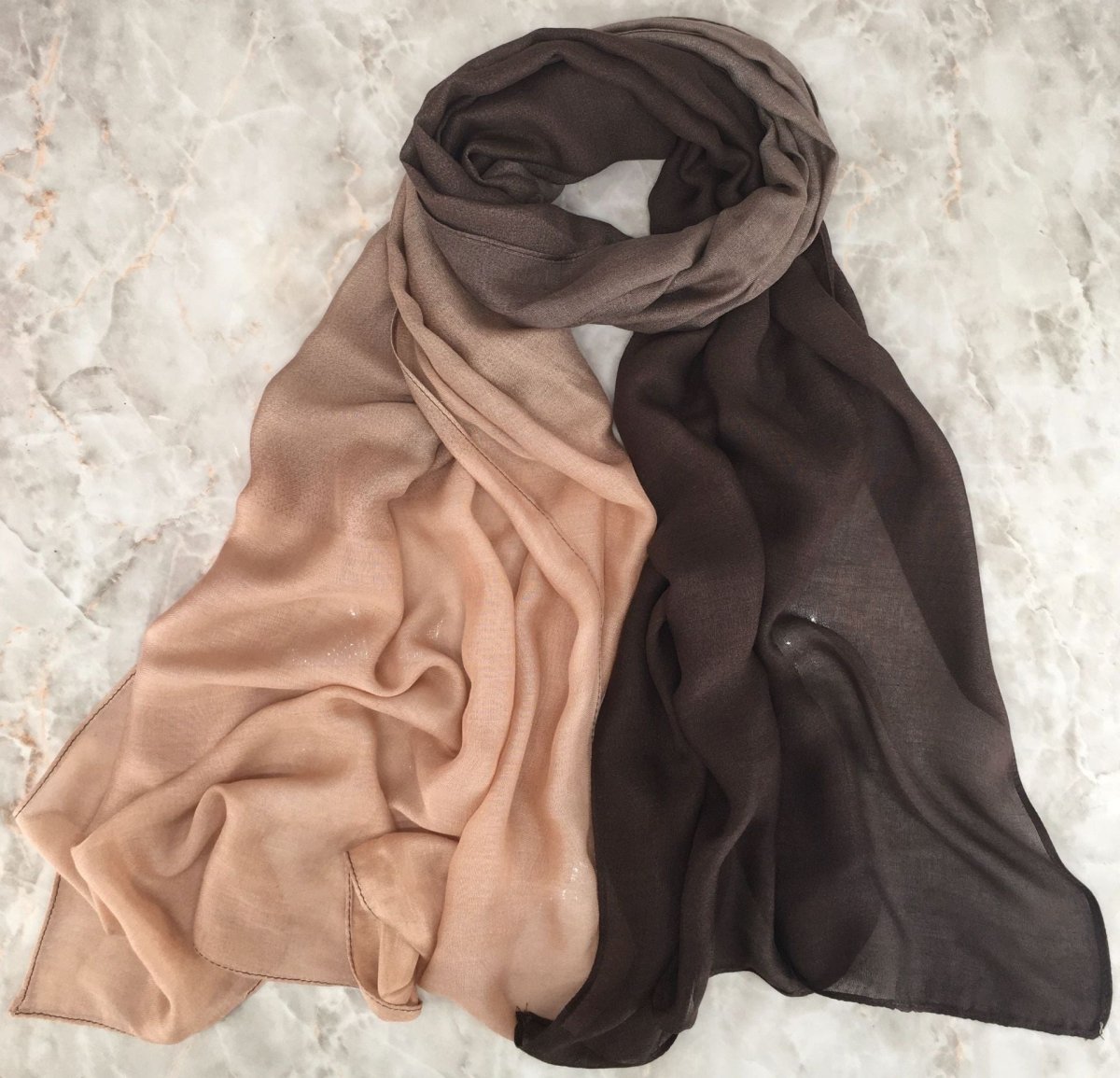 Hijab Modal Dégradé Doux | Hijab à Transition de Couleurs avec Fluidité Naturelle (MH162)