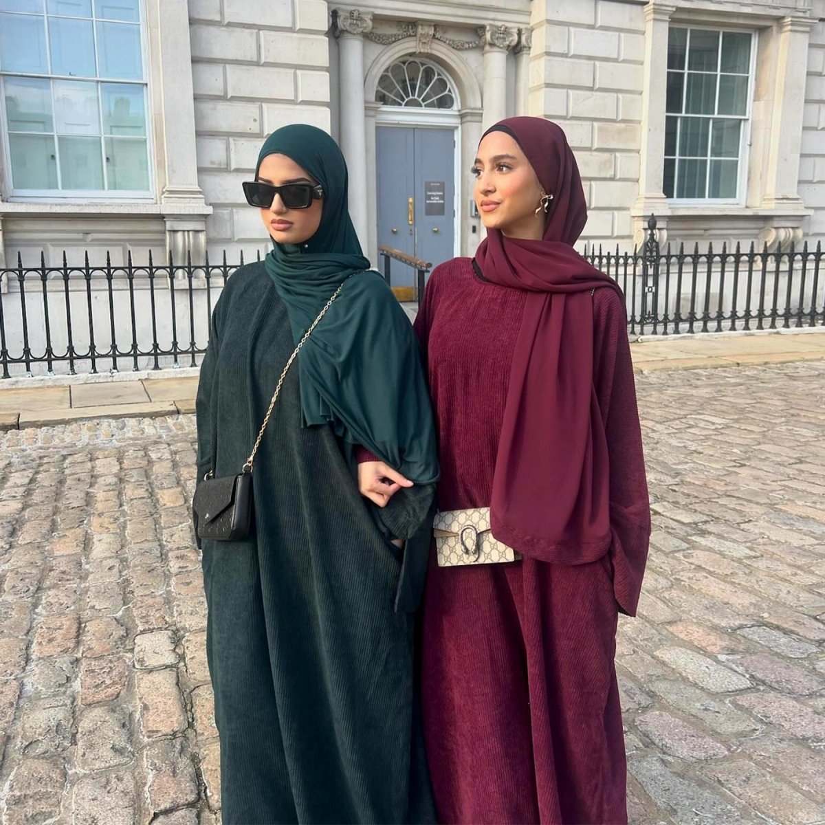 Abaya en velours côtelé unie et simple | Abaya modeste chaude en velours côtelé pour l'automne ou l'hiver (MA129)