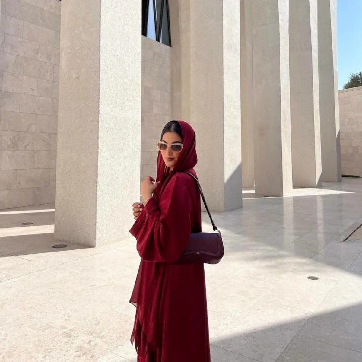 Abaya Ouverte en Satin Brillant | Abaya Brillante à Manches Volantes (MOA141)