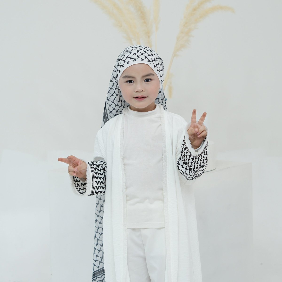Abaya enfant Keffiyeh à pompons brodés (MKG014)