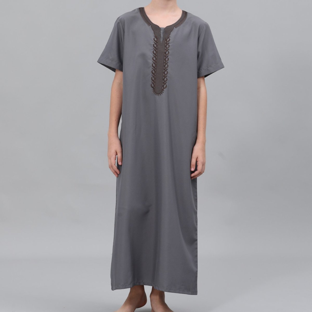 Qamis brodé pour garçons avec poches latérales (MKB035)