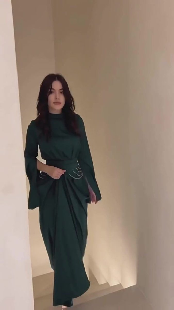 Robe Abaya Satinée Style Cour Élégante Semi-Col Roulé Manches Longues Printemps (MA194)