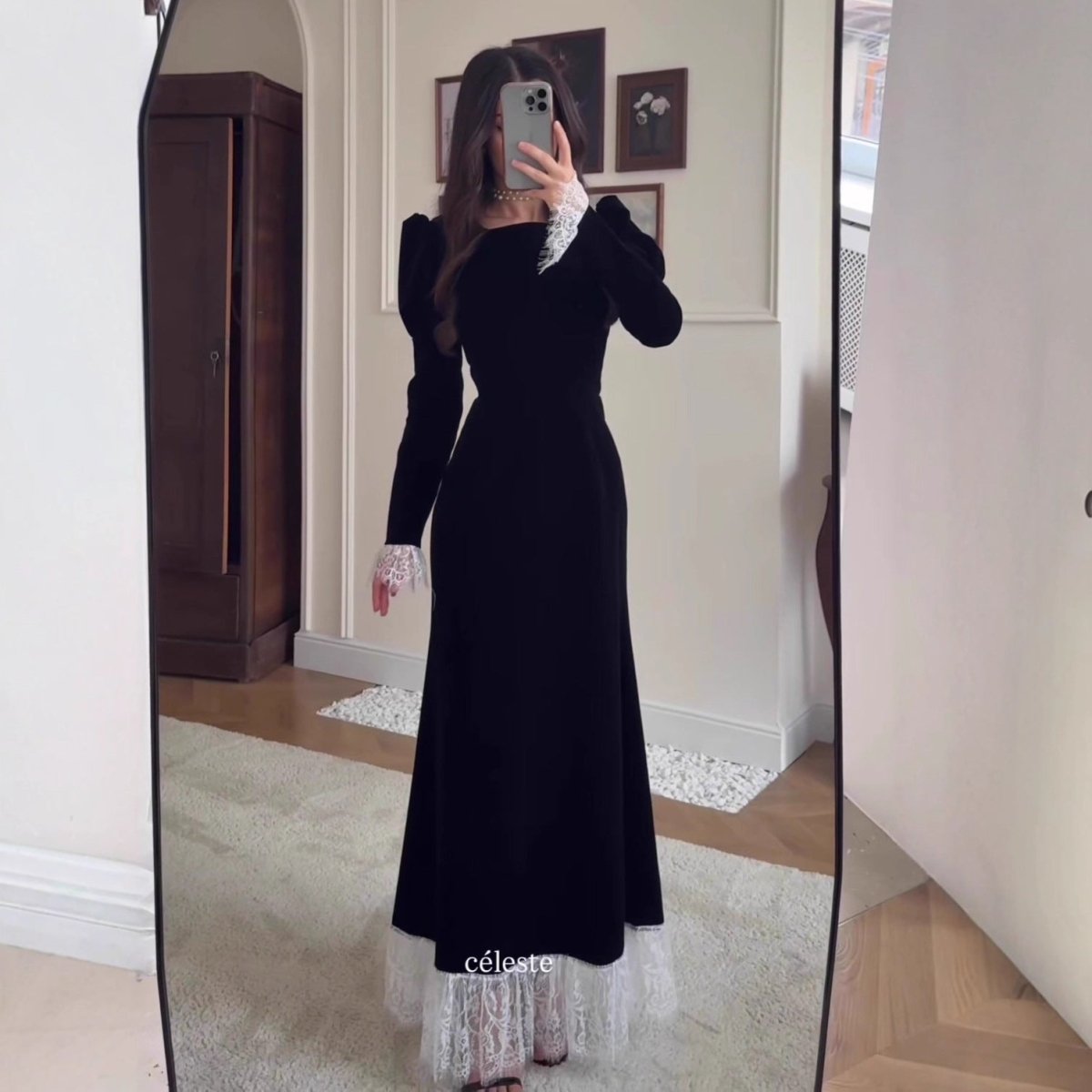 Robe en velours avec bordure en dentelle (MS238)