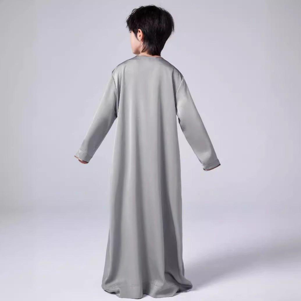 MKB006 Thobe simple pour garçons en satin, col rond