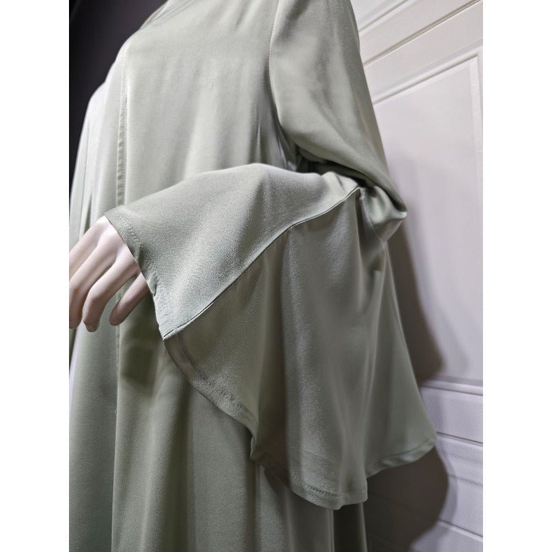 Robe Abaya Unie en Satin Doux Ouverte Devant à Manches Feuille de Lotus | Cache-Abaya Modeste Léger (MOA220)