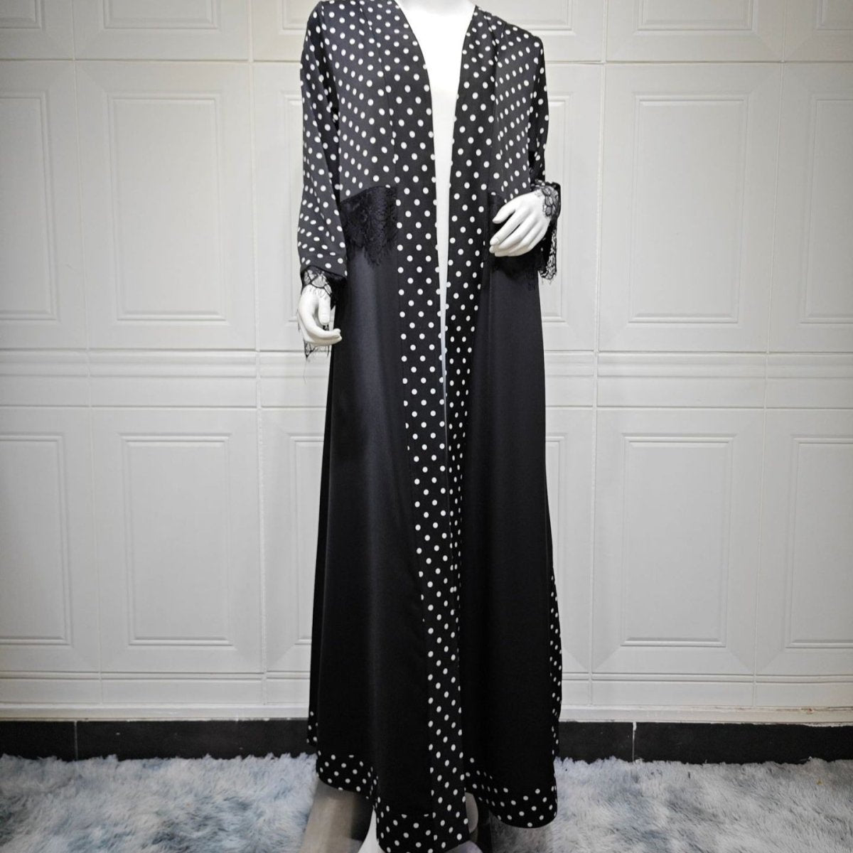Abaya ouverte à pois avec empiècement en dentelle (MOA335)
