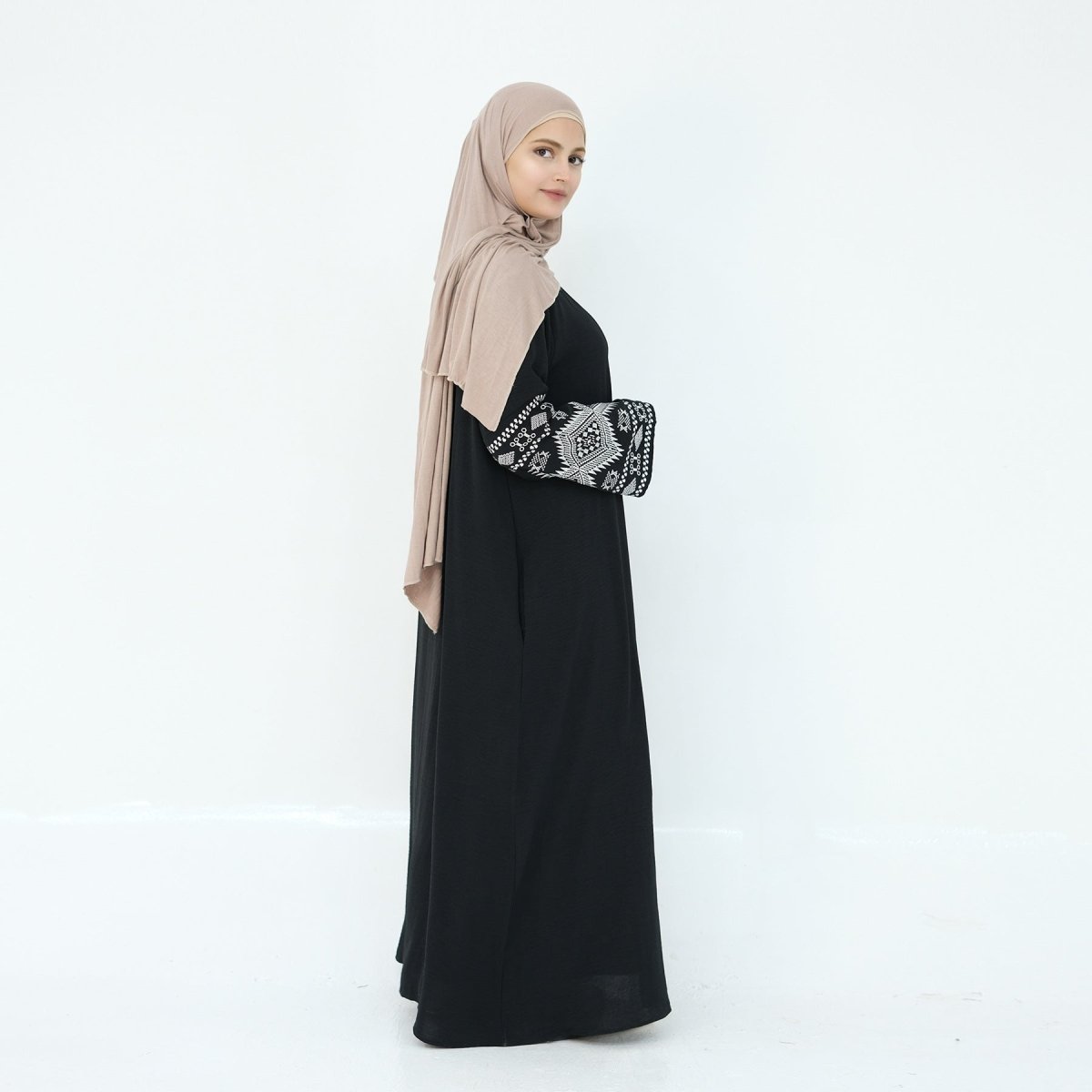 Abaya Décontractée Brodée Élégante (MA139)