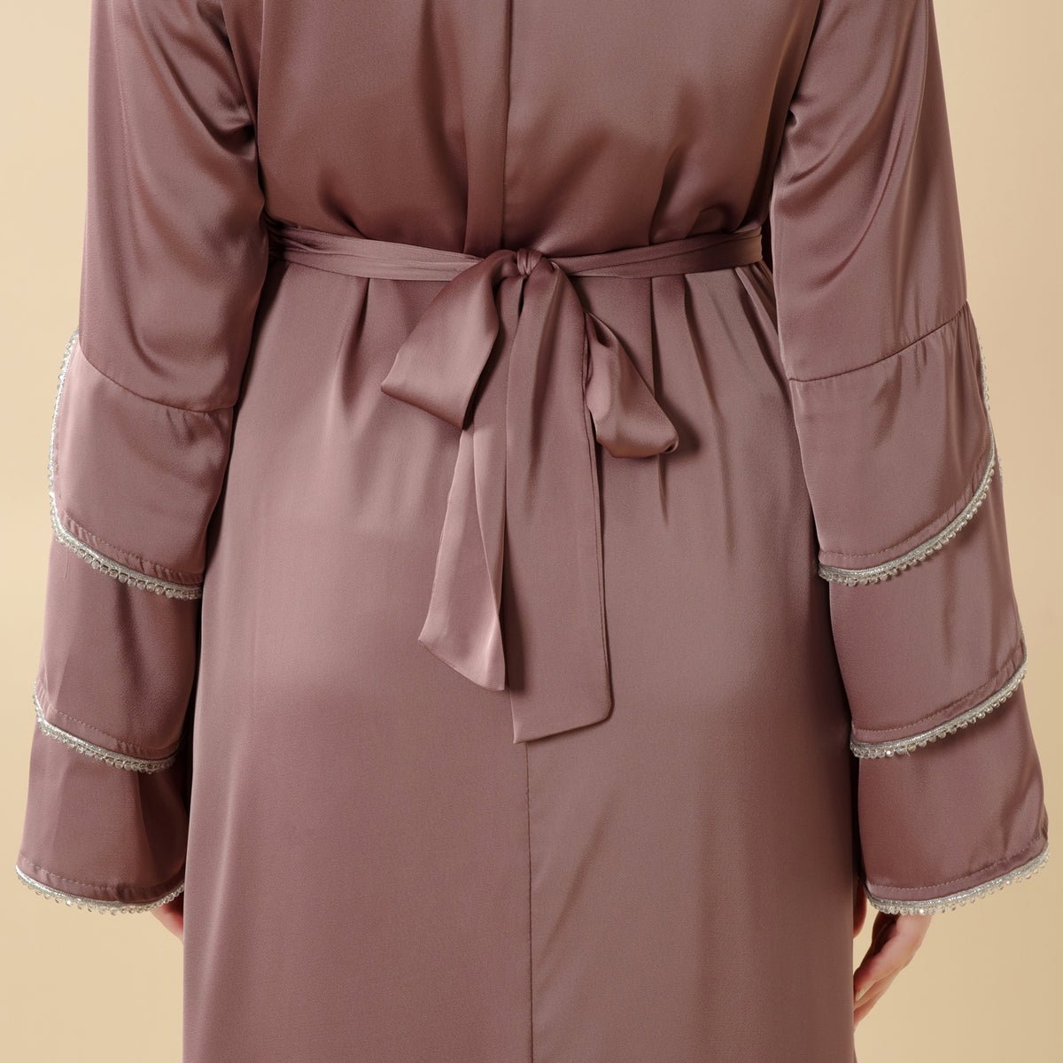 Abaya à manches froncées à triple rangée de diamants avec poches (MA040)