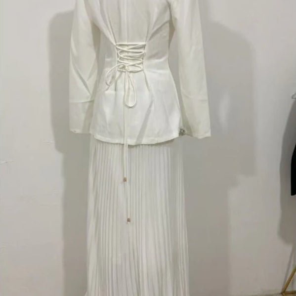 Robe Abaya Plissée Élégante avec Col et Taille Ornés de Diamants | Robe Maxi Musulmane Modeste avec Détail de Bride au Dos (MA294)