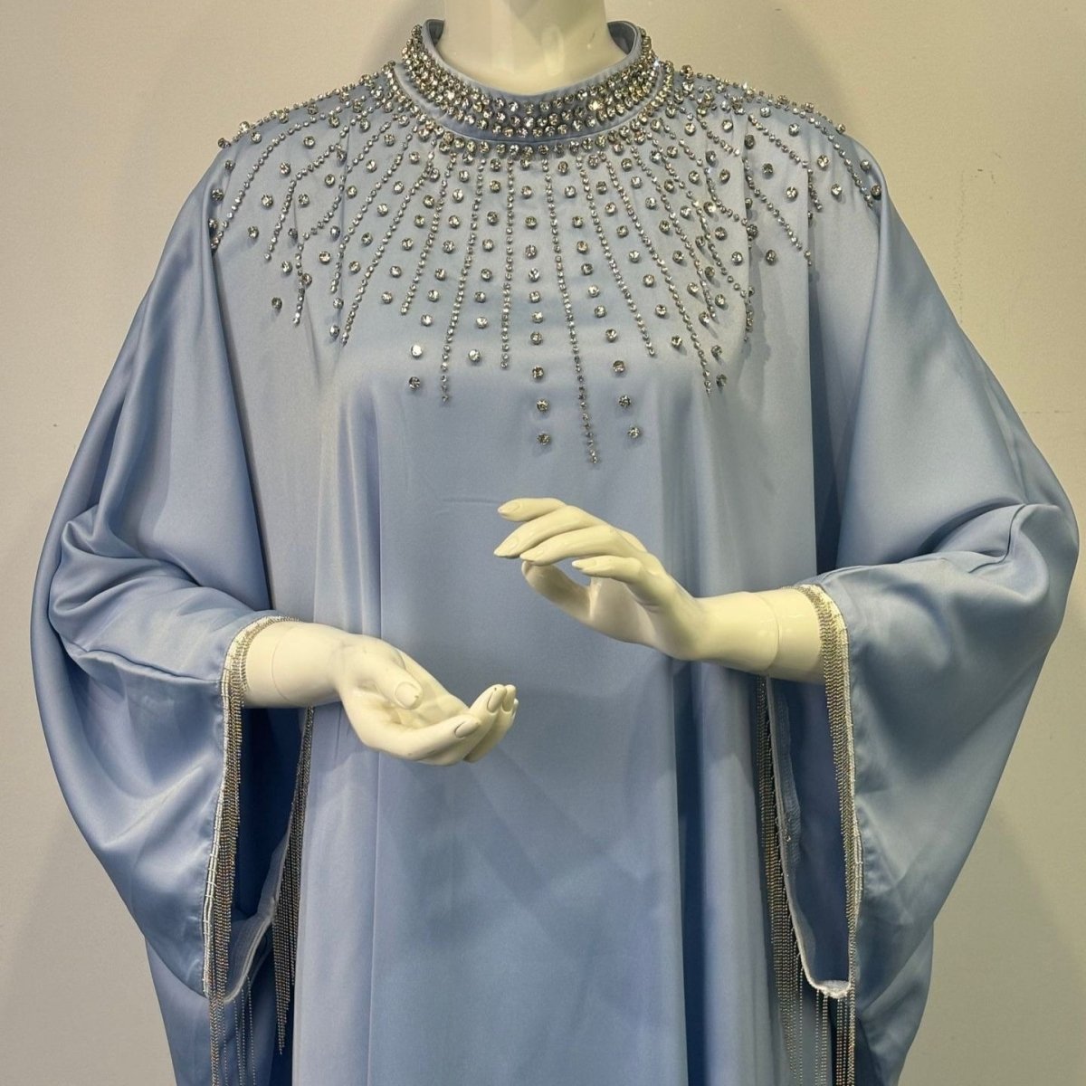 Kaftan en satin avec bustier en cristaux brodés à la main (MA420)