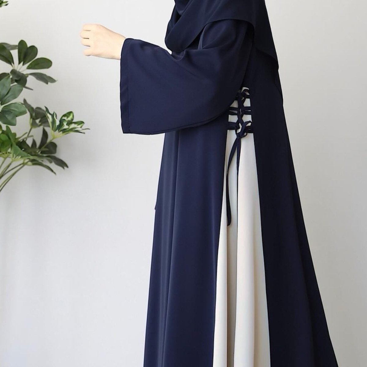 Abaya bicolore avec nœud sur le côté | Abaya maxi bicolore à col rond (MA362)