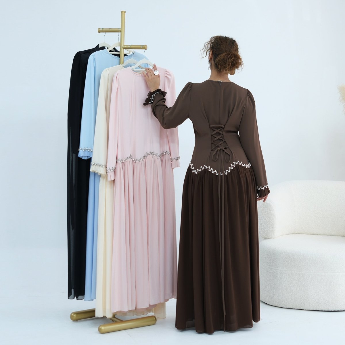 Robe Longue à Manches Volantées Ornées de Cristaux (MS458)