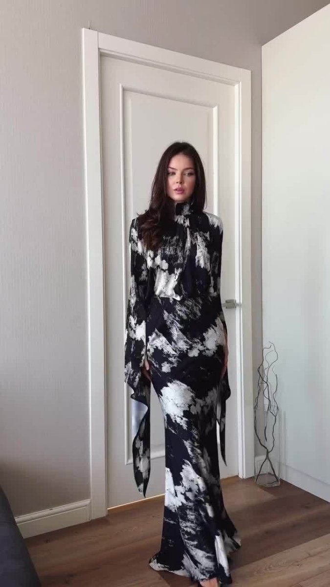 Robe longue de printemps en satin imprimé, coupe slim, à lacets et design asymétrique (MA162)