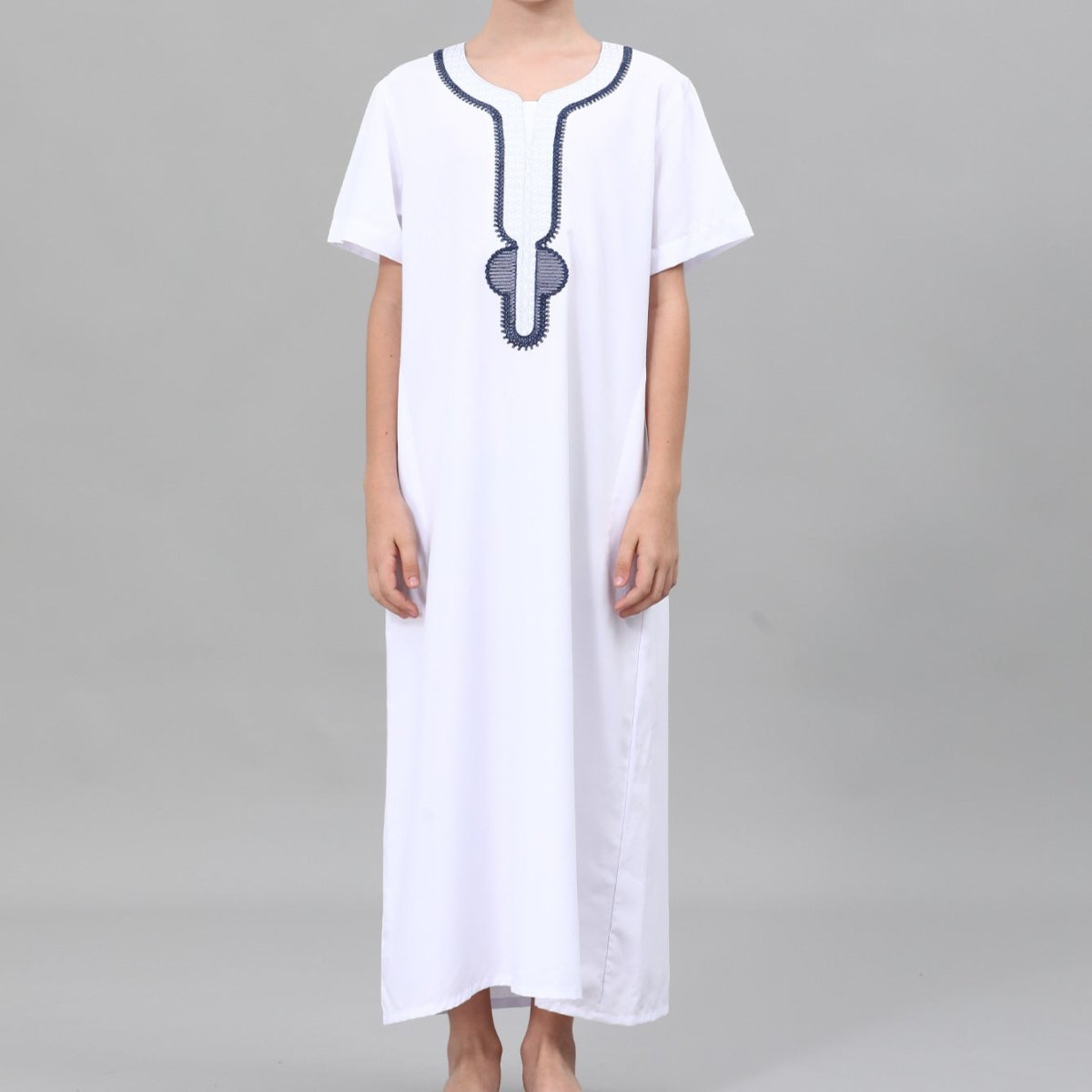 Qamis brodé pour garçons avec poches latérales (MKB035)