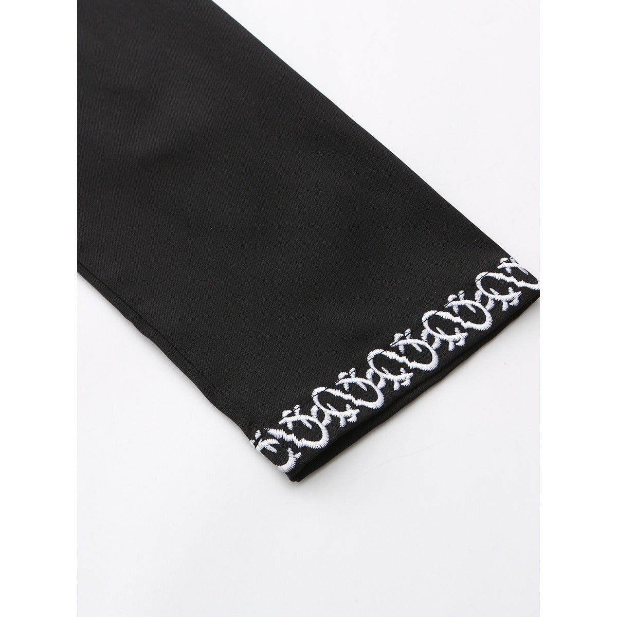 Thobe Robe pour Homme Premium avec Capuche, Coupe Ample de Luxe, Broderie et Calligraphie Islamique, Fermeture Zippée (MT024)