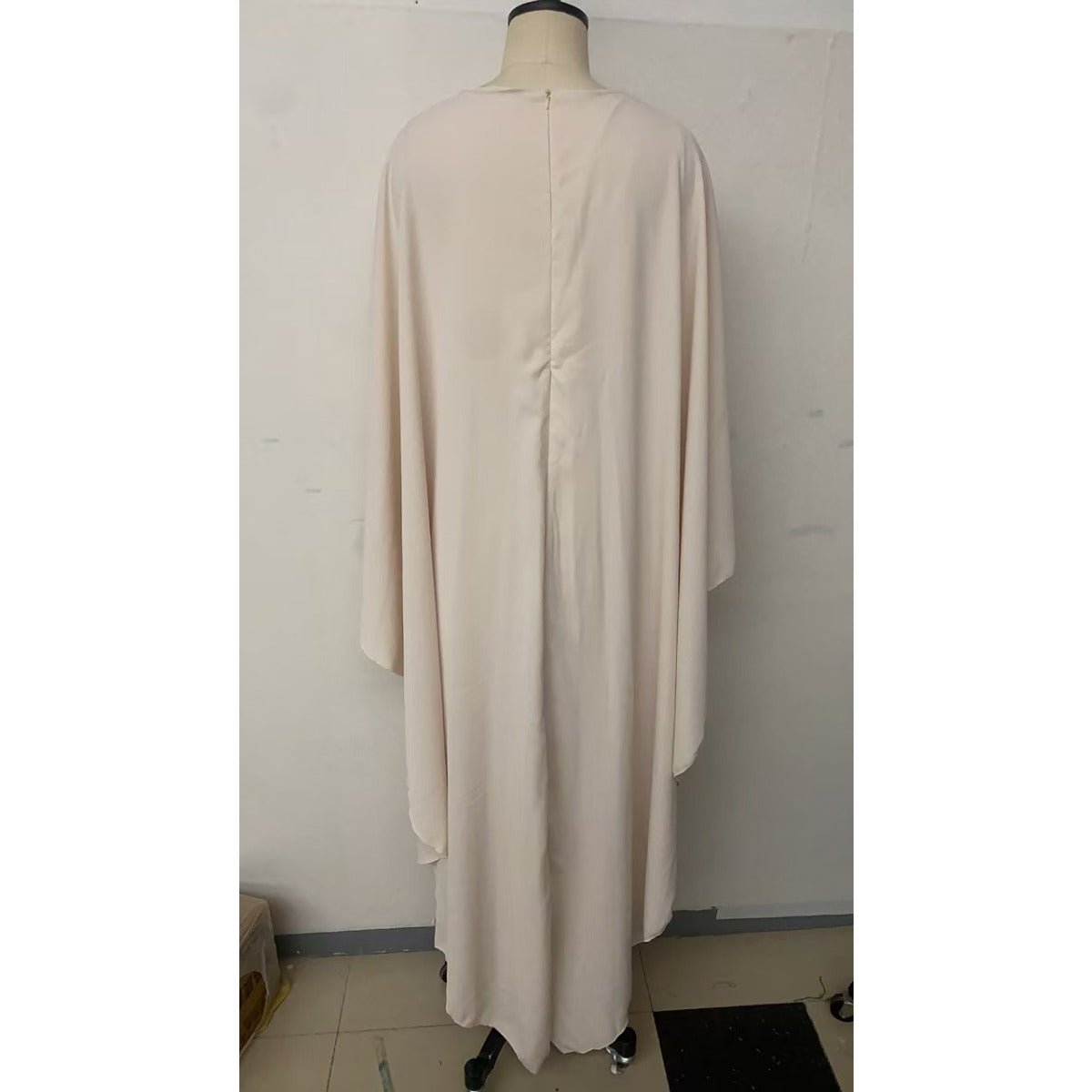 Robe Maxi Plissée à Manches Chauve-souris | Robe Cape Blanc Crème à Manches Cloche Spectaculaires (MA241)