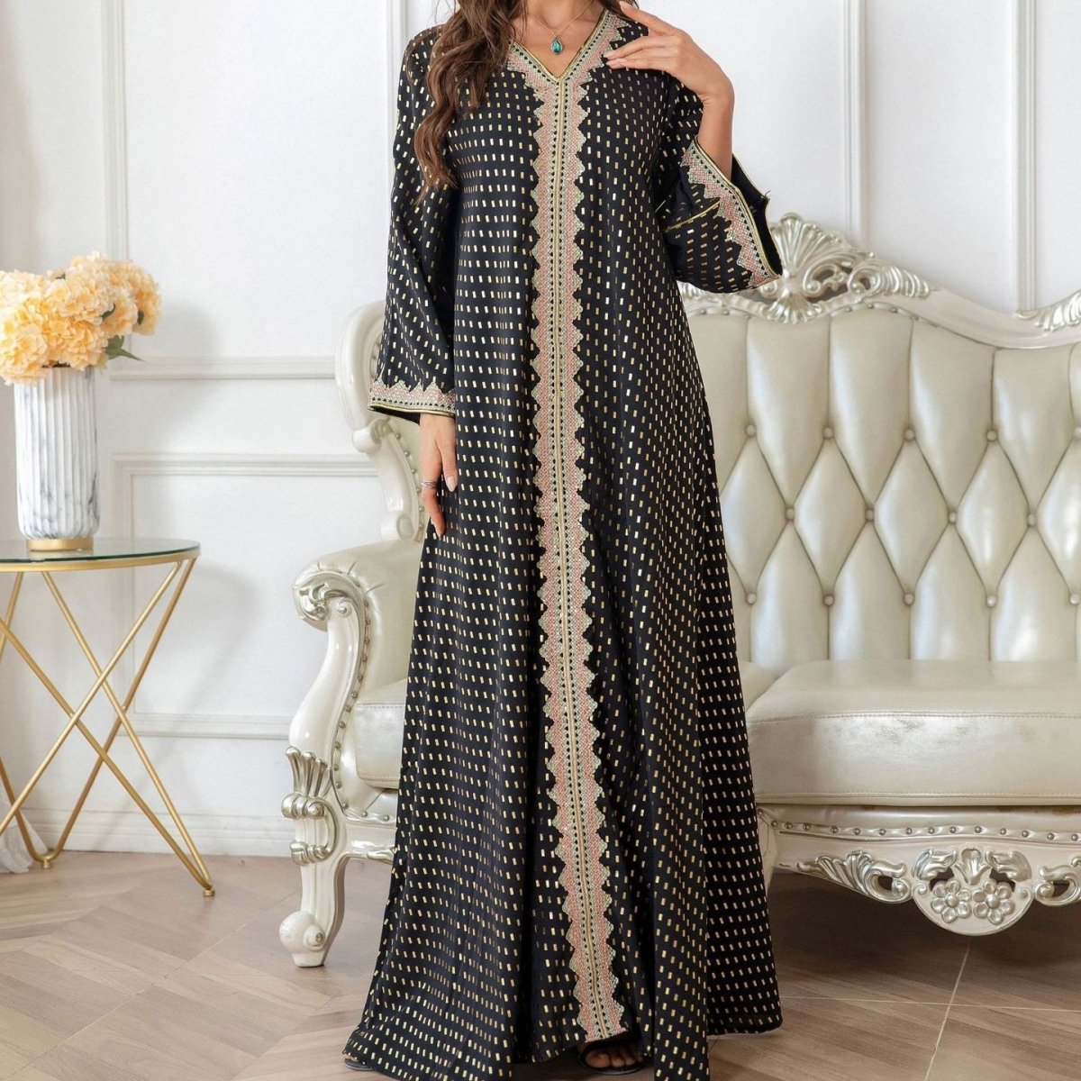 Abaya en dentelle brodée avec finition métallique (MA367)
