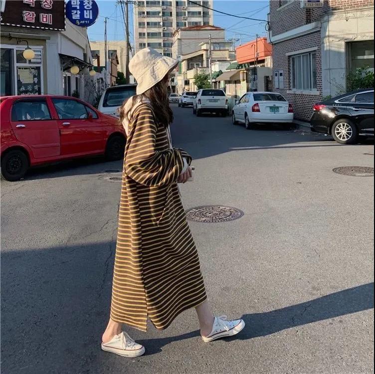 Robe-pull longue à capuche rayée avec cordon de serrage (MS071)