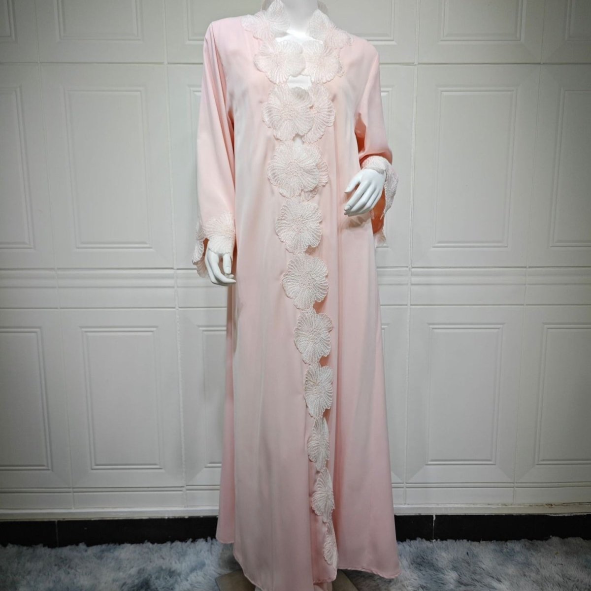 Abaya Ouverte à Applique Florale (MOA286)