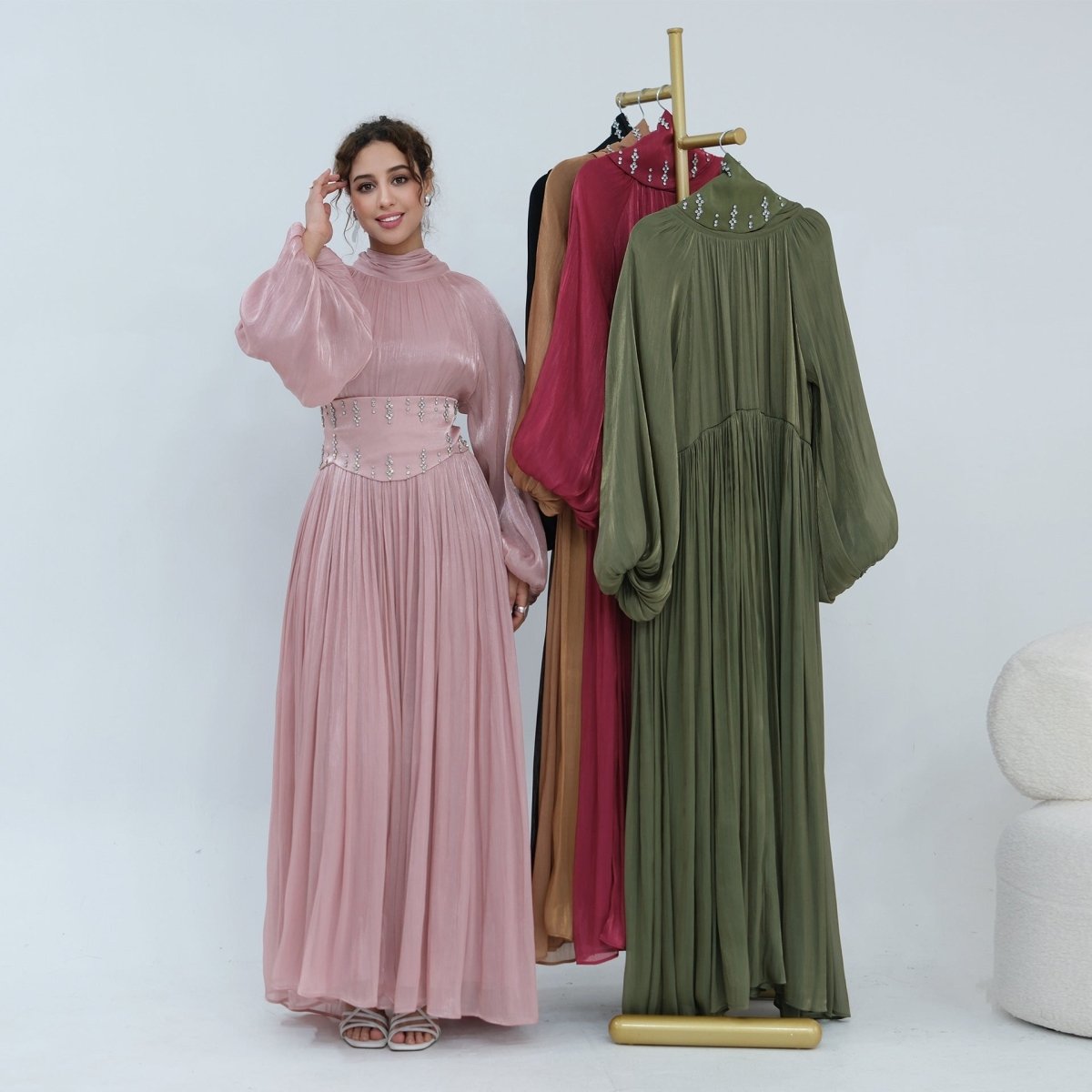 Robe maxi à manches bouffantes et large ceinture ornée de cristaux (MS477)