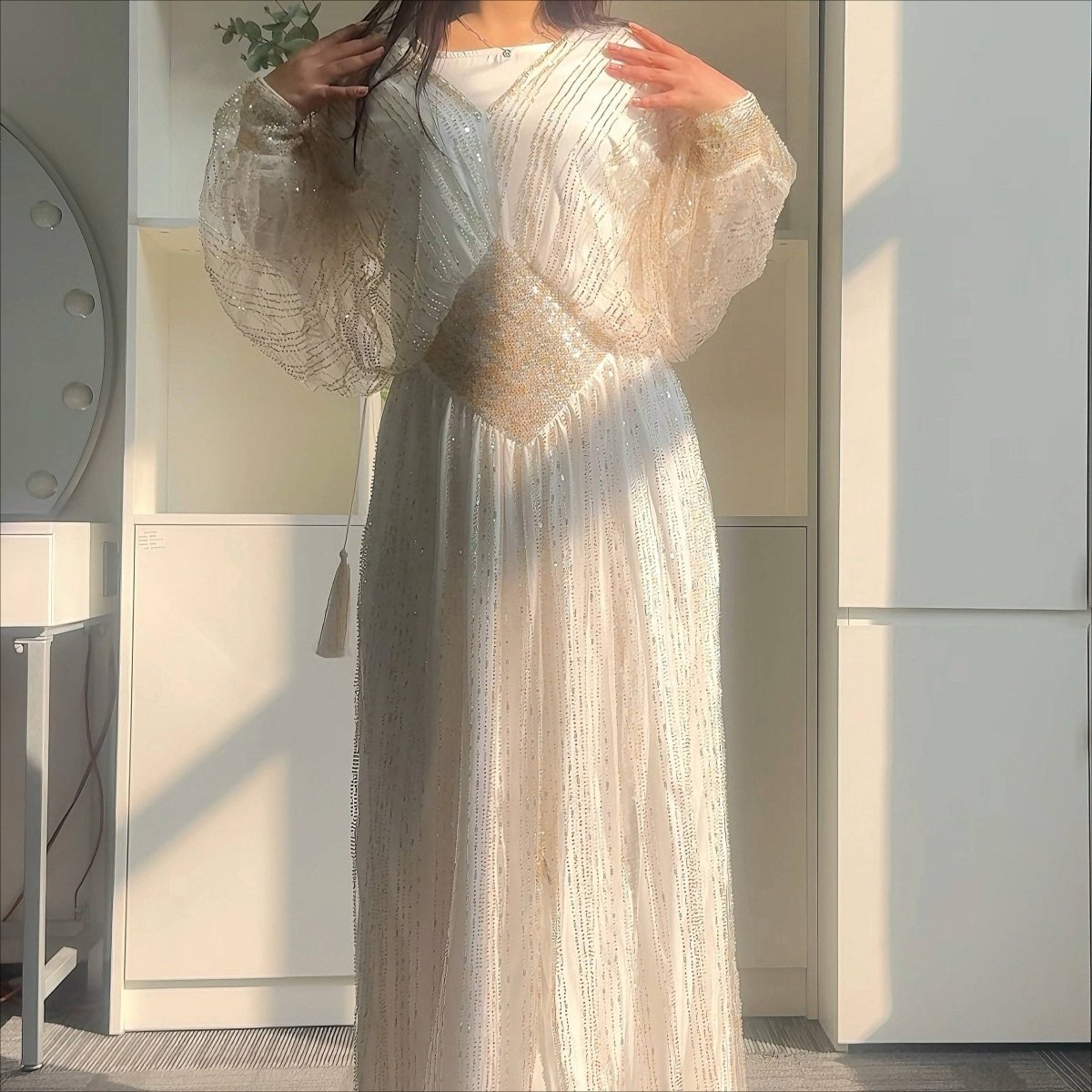 Abaya élégante ornée de cristaux à taille marquée (MA391)