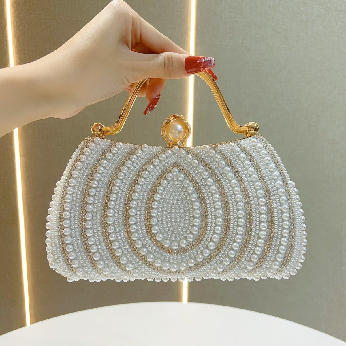 Sac de soirée orné de perles et de strass, monture dorée, avec bandoulière chaîne (MAC249)