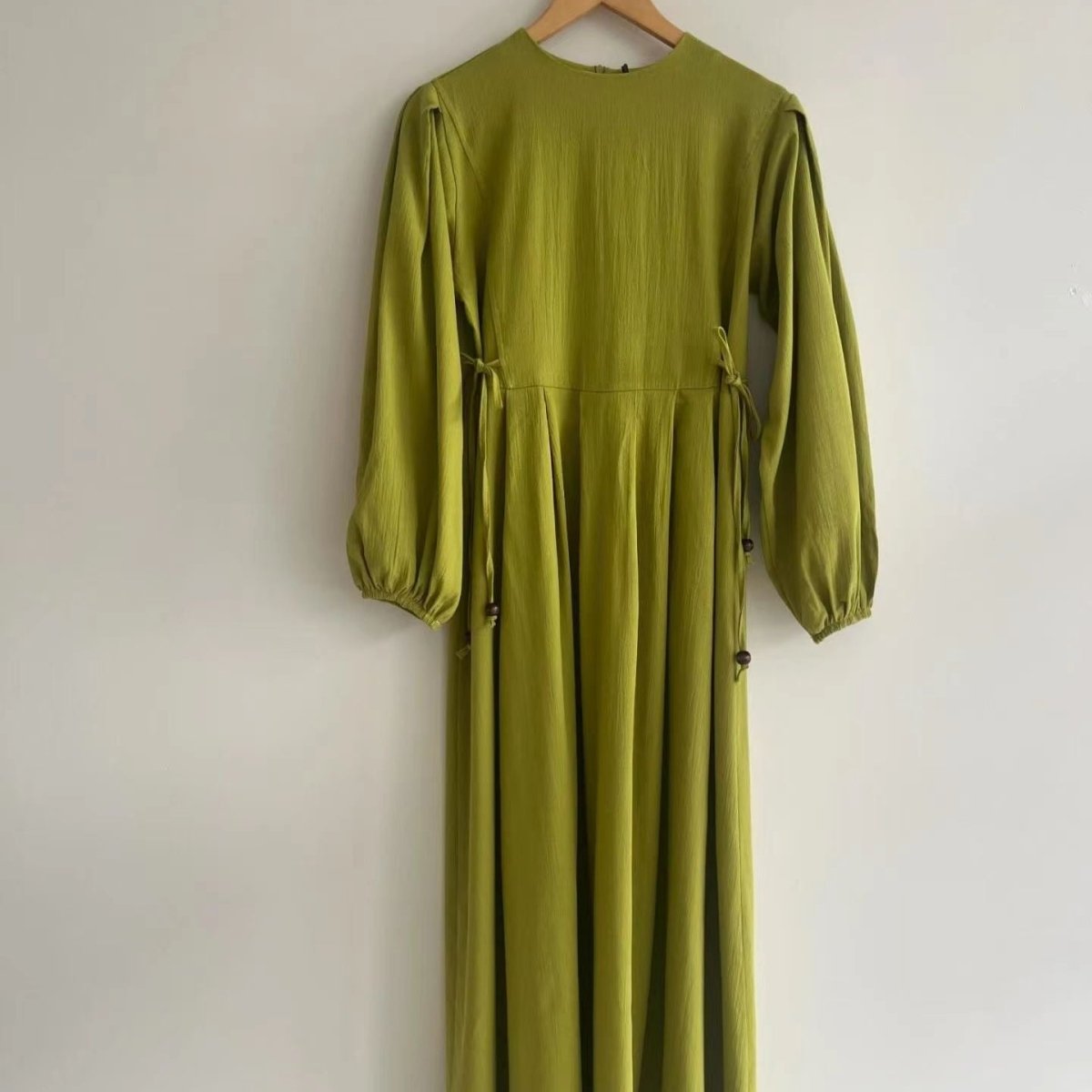 Abaya à manches bouffantes et taille nouée | Robe maxi plissée avec fermeture éclair au dos (MA364)