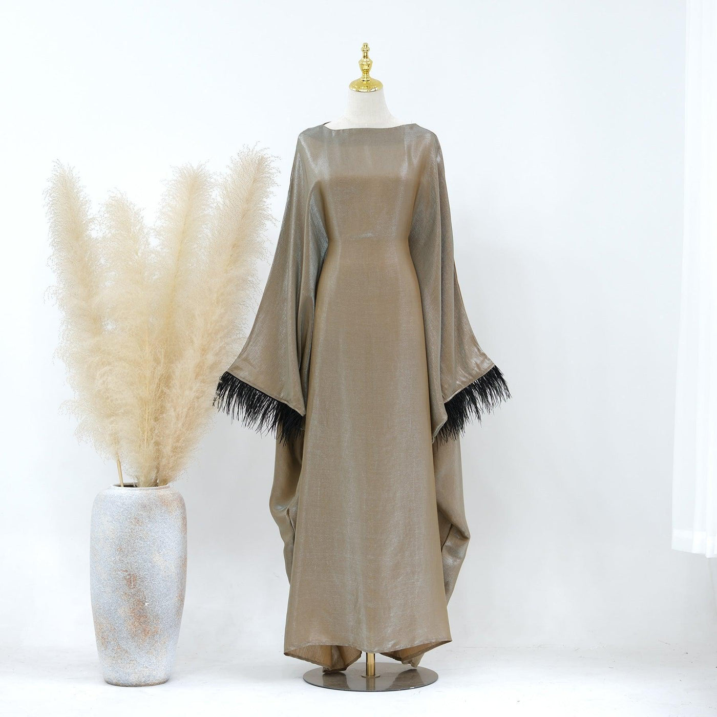 Abaya à Manches en Plumes pour Soirée (MA052)
