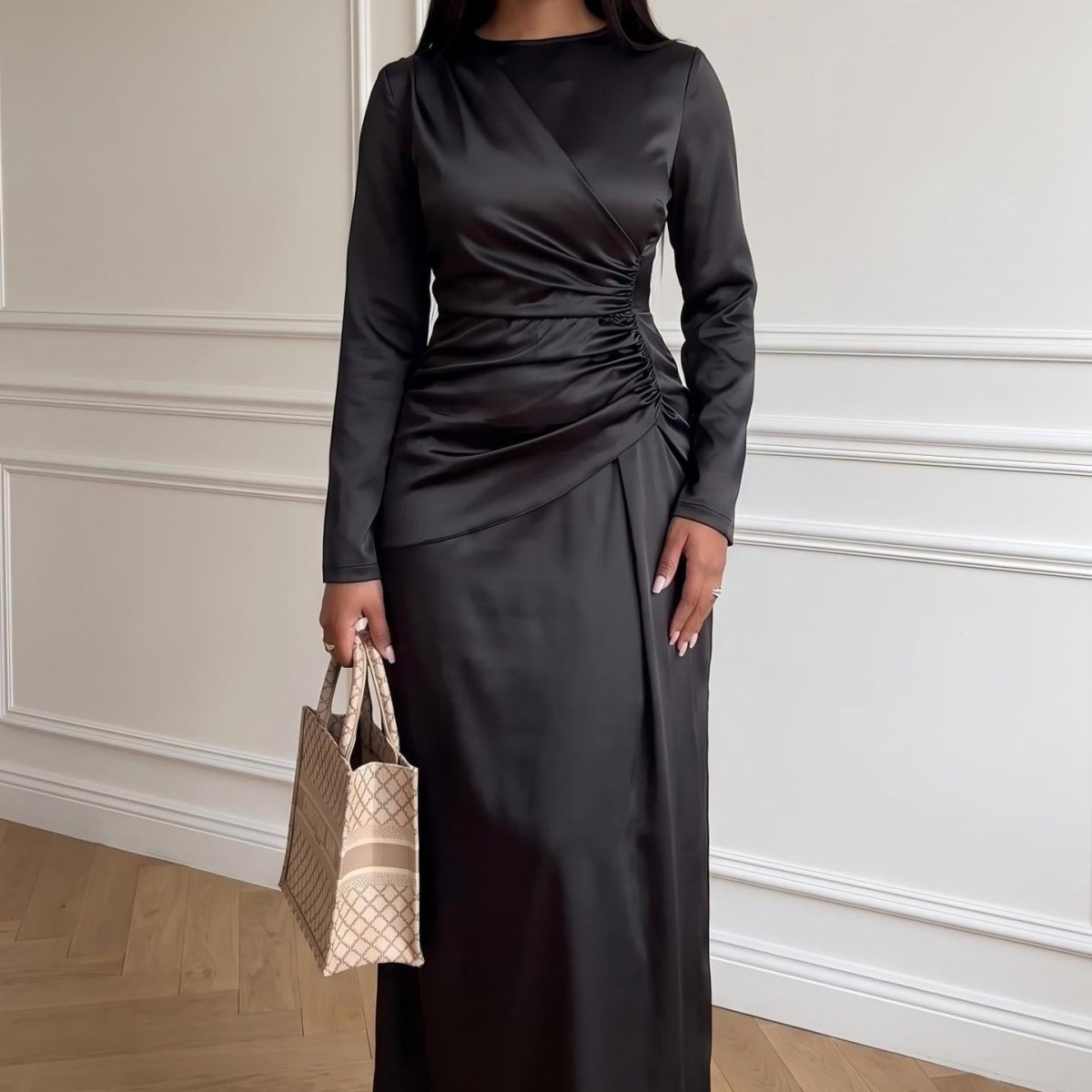 Robe Longue Satin Froncée à la Taille Manches Longues (MS497)