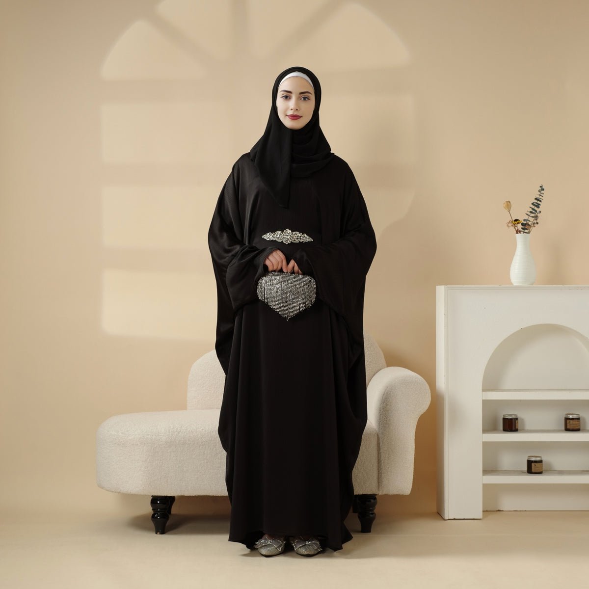 Kaftan modeste pour occasions spéciales : Abaya à manches chauve-souris avec taille strassée (MA135)