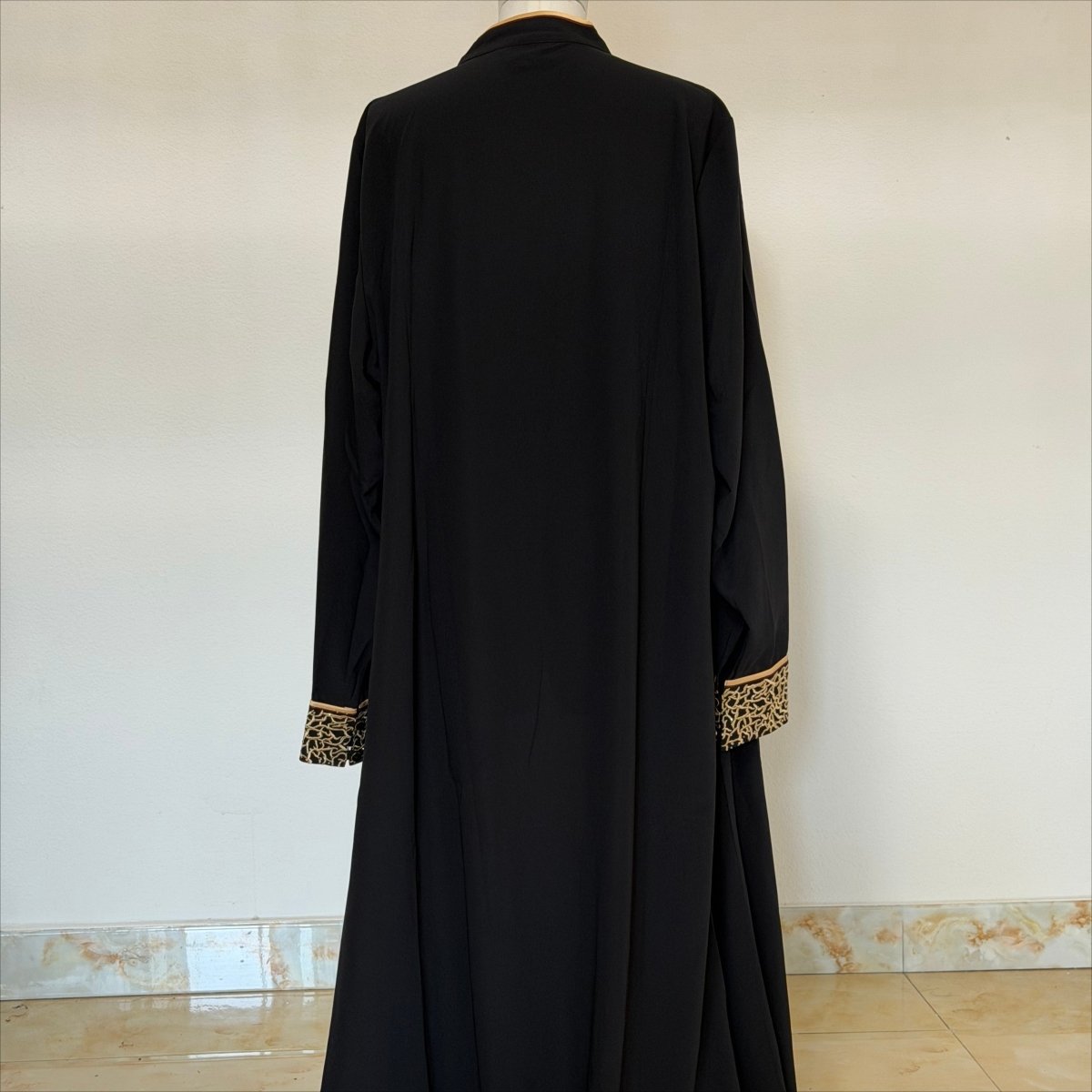 Pièce d'Archive Abaya Ouvert Noire Broderie Corde Or - MP061 (Taille XL Uniquement)