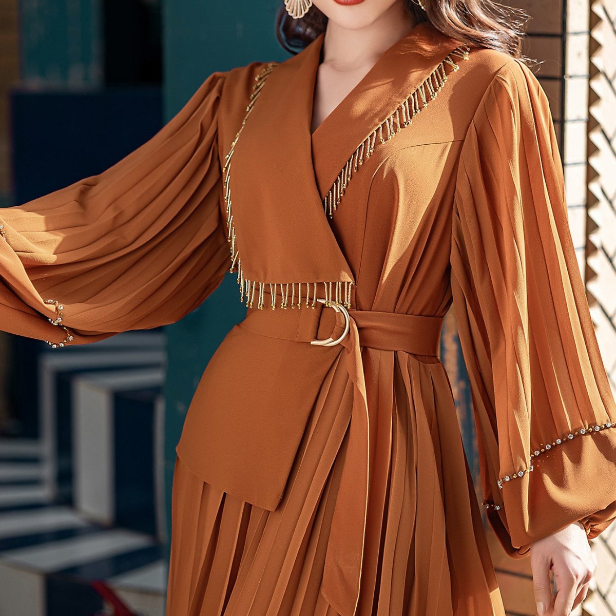 Robe Maxi Plissée à Col en V Perlée à la Main | Robe à Cristaux avec Manches Bouffantes (MS212)