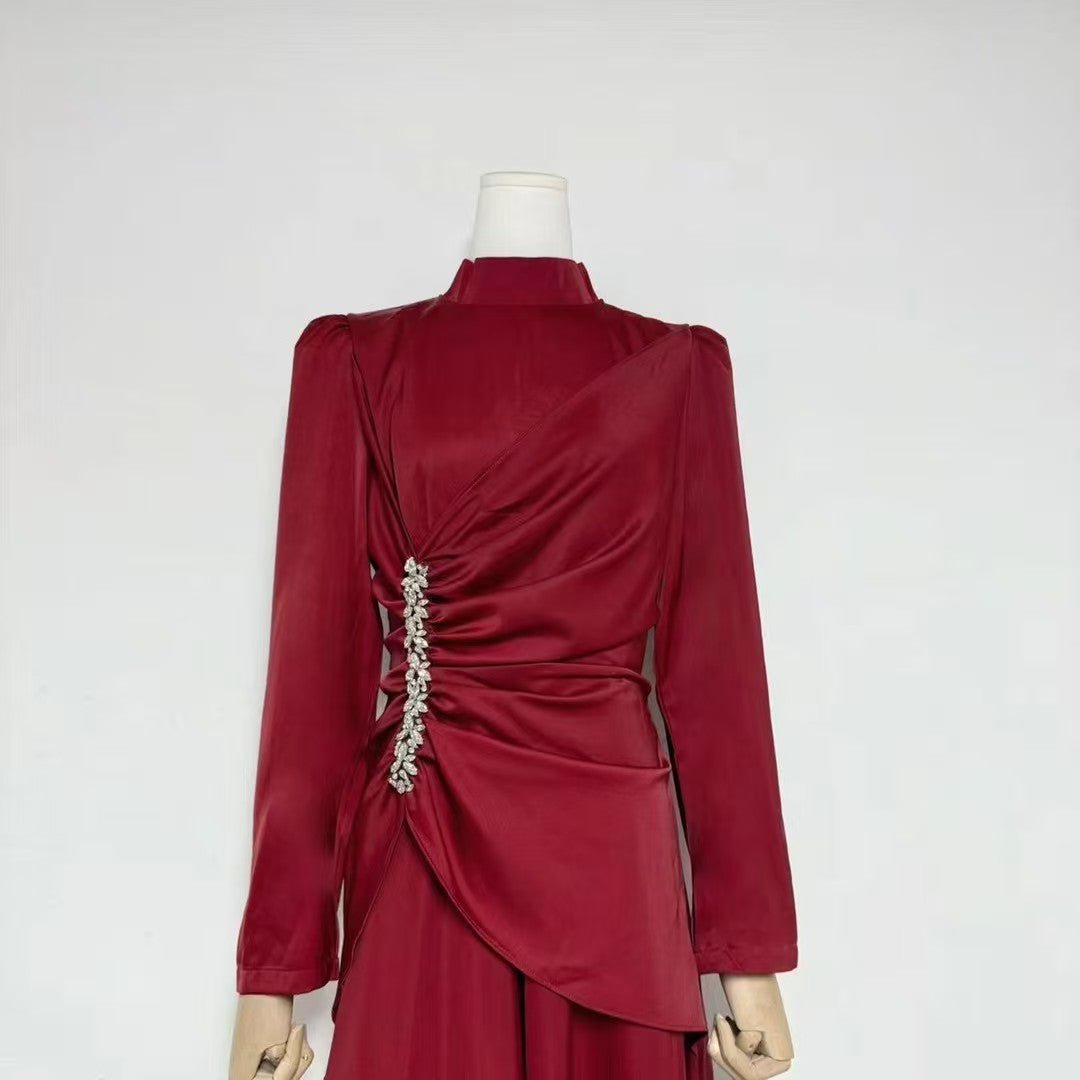 Robe froncée ornée de cristaux avec jupe à volant asymétrique (MS346)