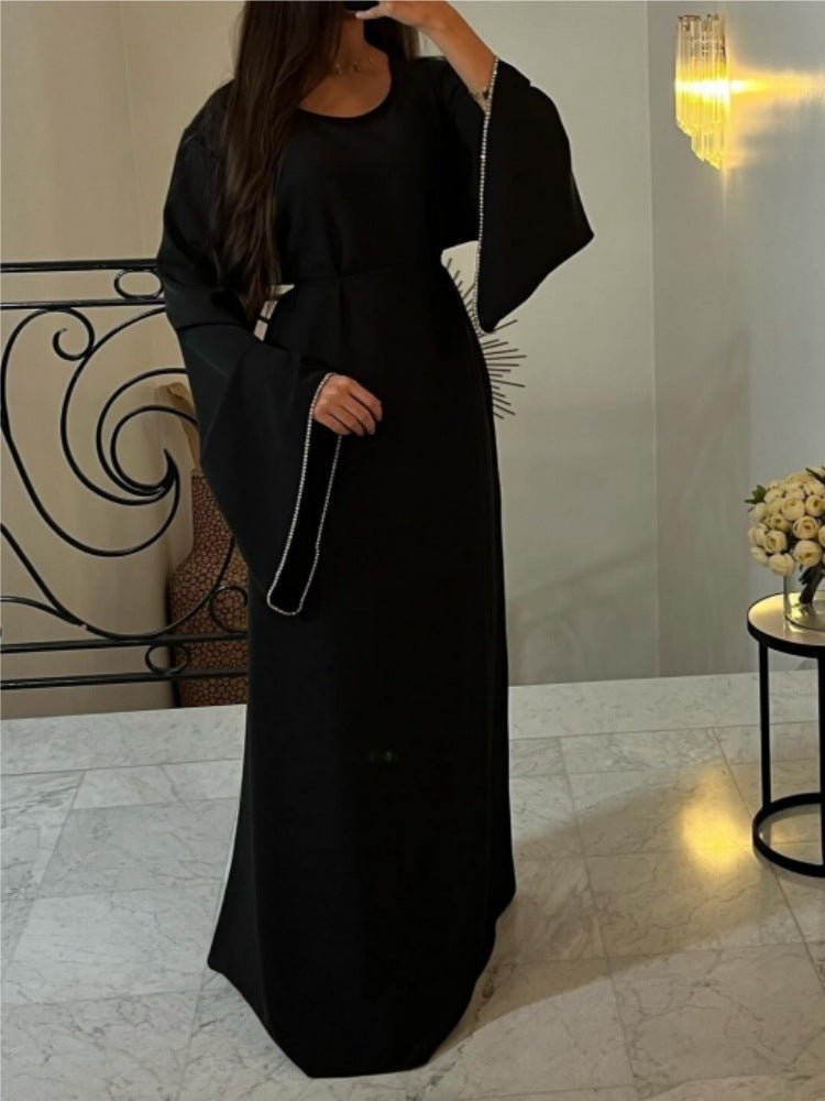 Robe Abaya de Luxe à Manches Amples avec Chaîne aux Poignets - Robe Longue Élégante et Pudique à Manches Longues avec Détails Argentés (MA278)