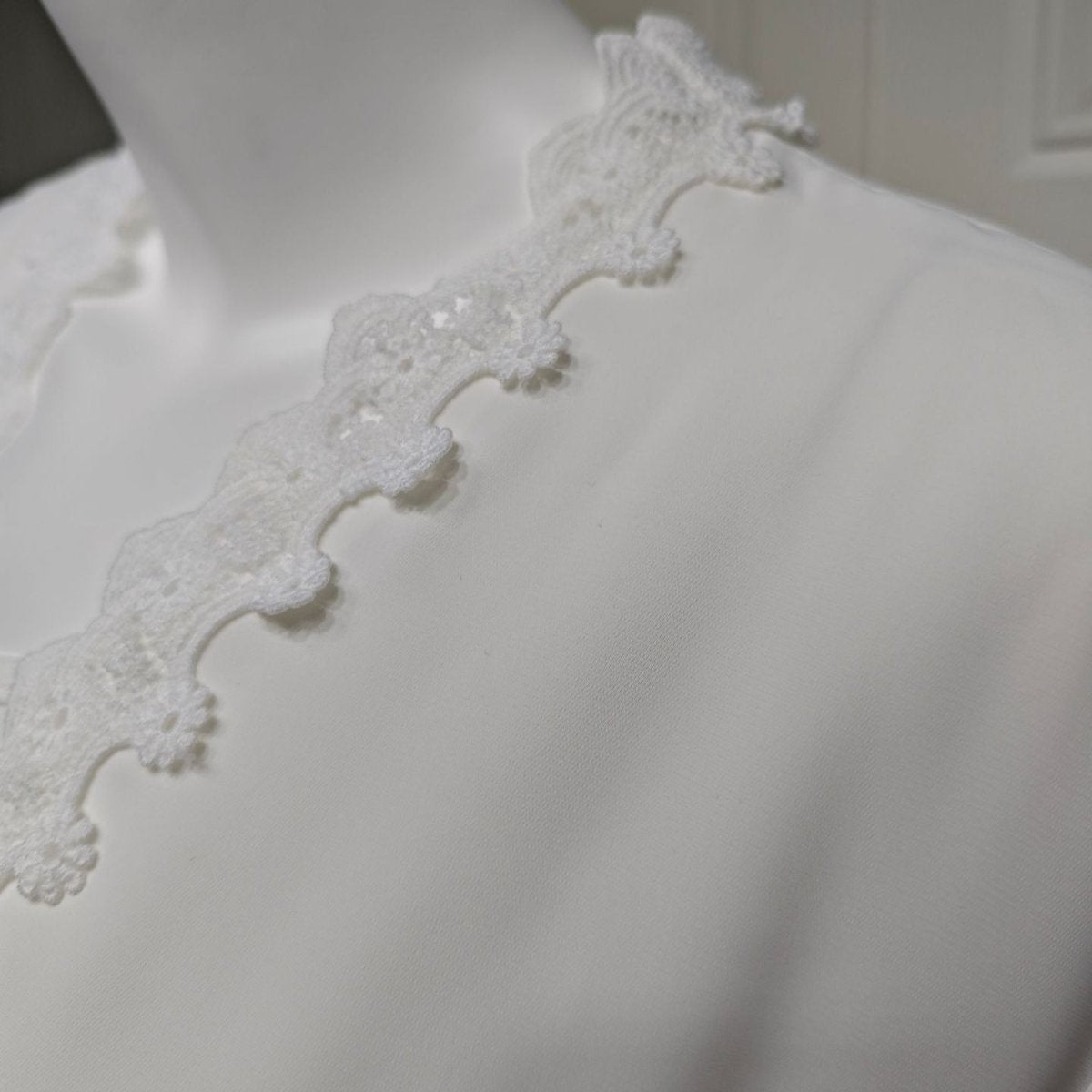 Robe de Prière Élégante avec Détail en Dentelle Florale (MOA285)