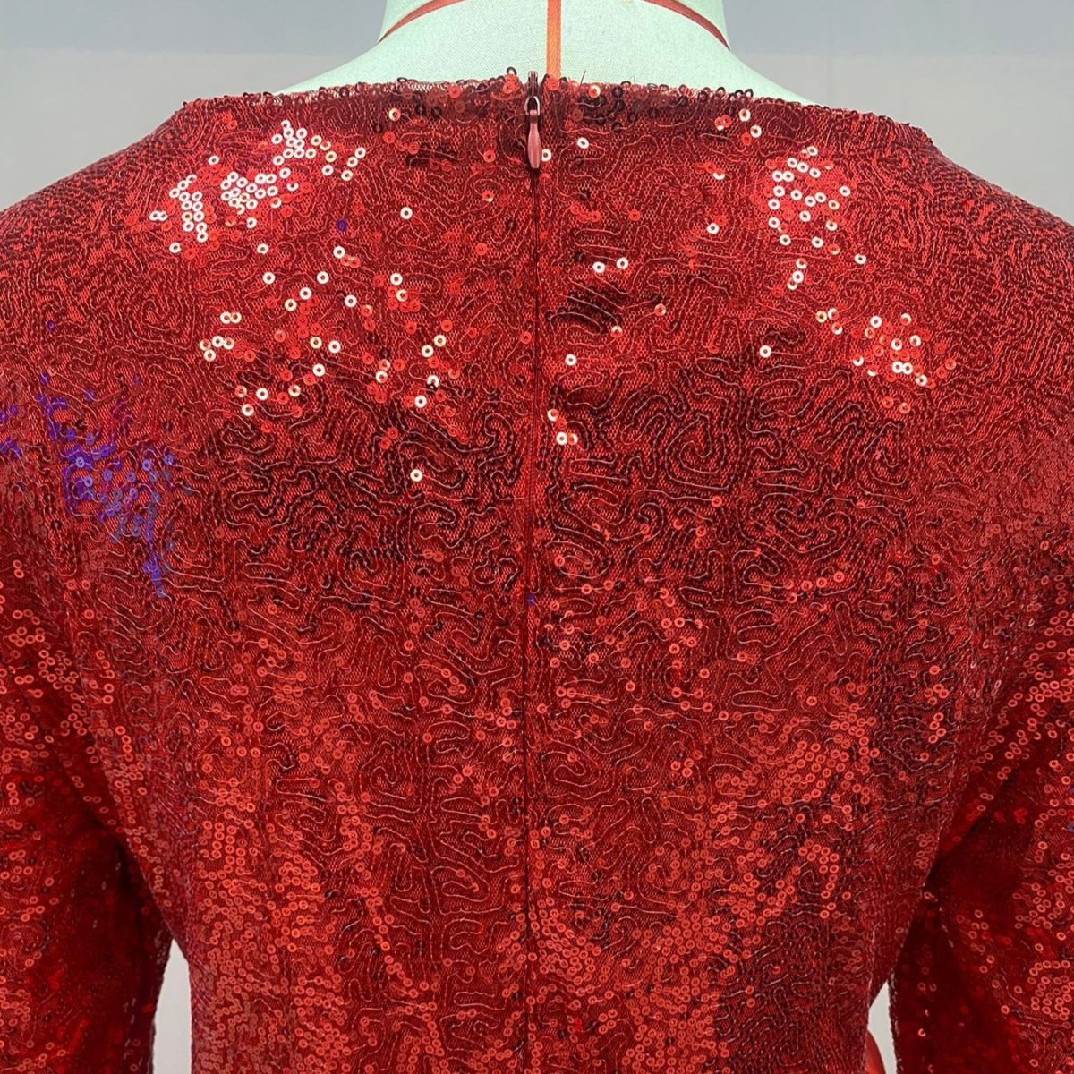 Robe longue à sequins, manches longues, coupe ajustée (MS235)