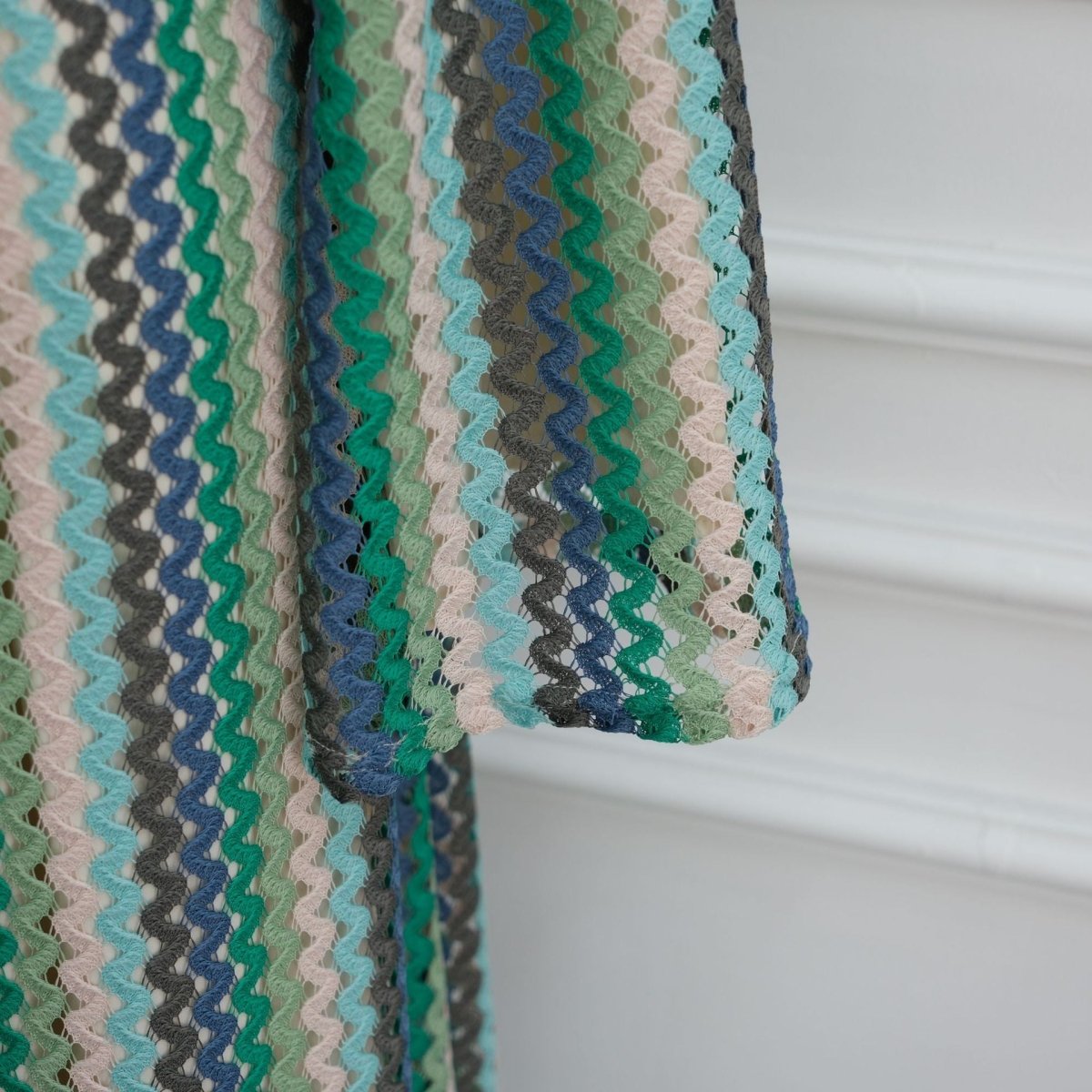 Robe Maxi à Manches Évasées Jacquard Arc-en-ciel (MS486)